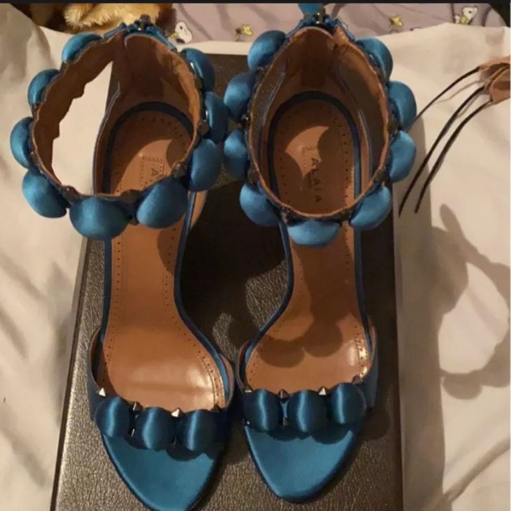Alaia Paris Bombe Pom Pom Sandals - Picture 2 of 15